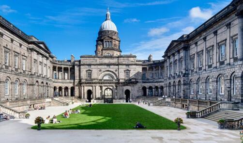 英国爱丁堡大学研究生学费一年需要多少