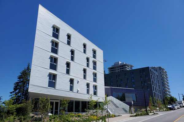 SFU西蒙菲莎大学语言不够，可以去FIC菲莎国际学院