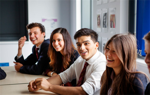 新加坡低龄留学择校指南：找准高中赛道，解锁世界名校入场券！