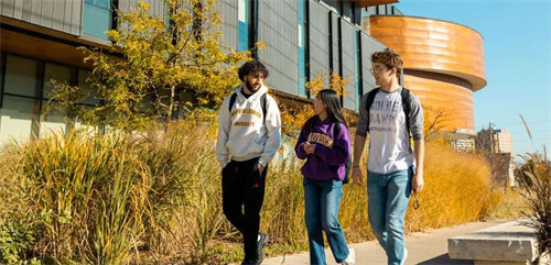 高考后出路新选择：加拿大劳瑞尔大学的“带薪实习”项目，让孩子毕业即就业！