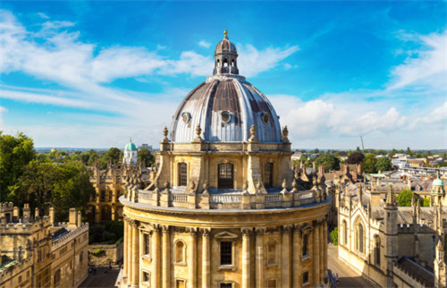 英国专升本Top-up!这些院校接受转专业申请，1年拿本科学位!